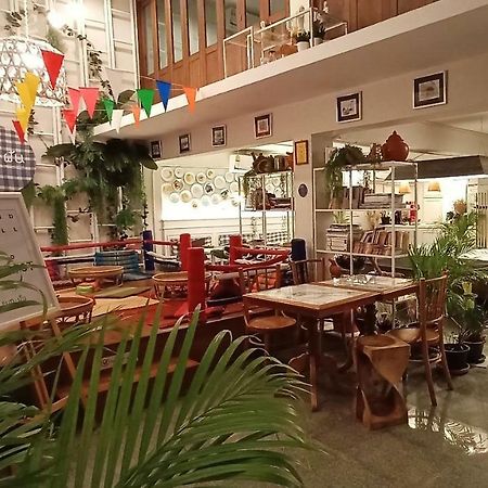 Fun Cafe & Hostel 曼谷 外观 照片